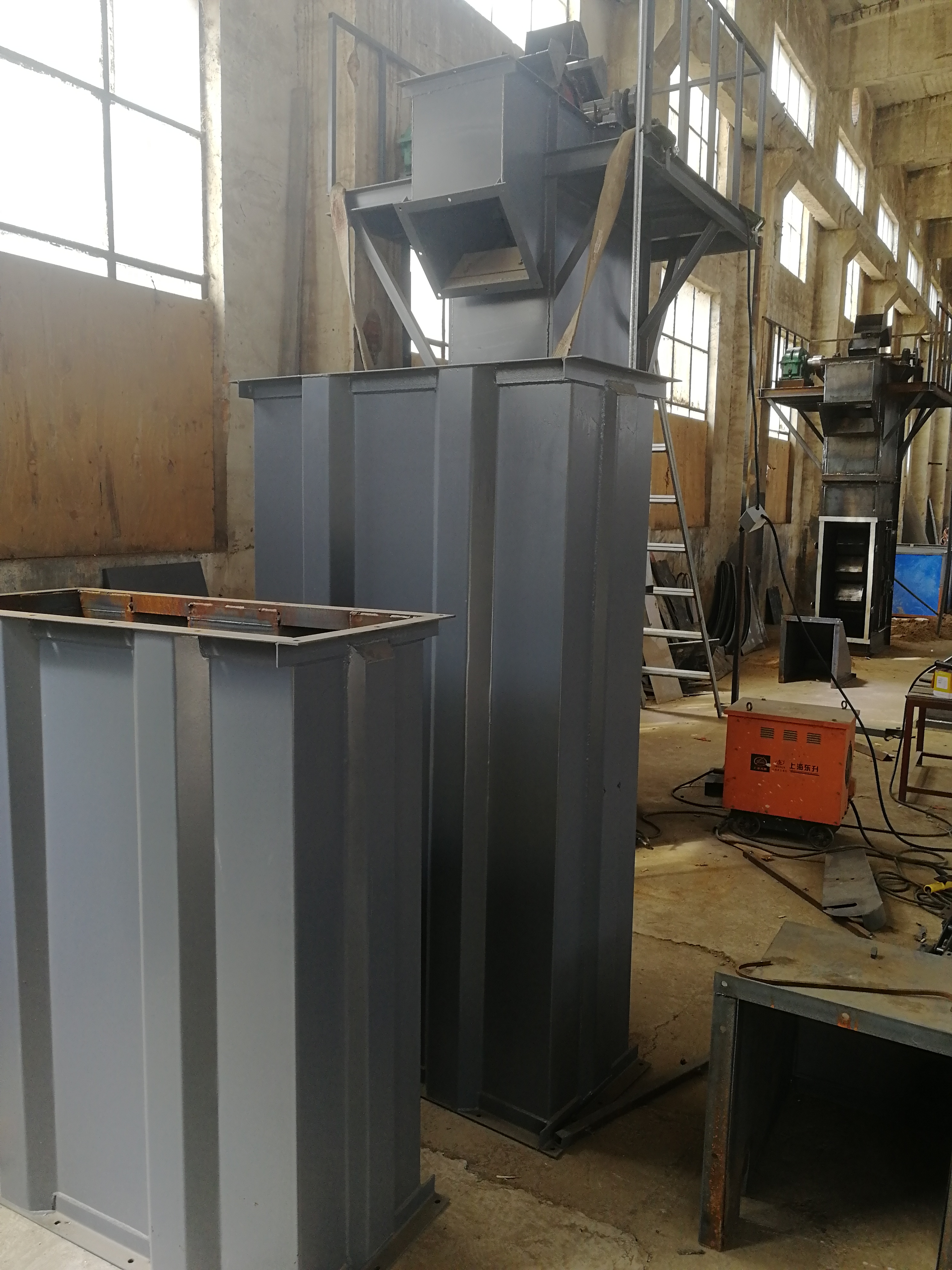 斗式提升機(jī)配件料斗規(guī)格種類形式以及如何選用 (斗式提升機(jī)配件圖片)