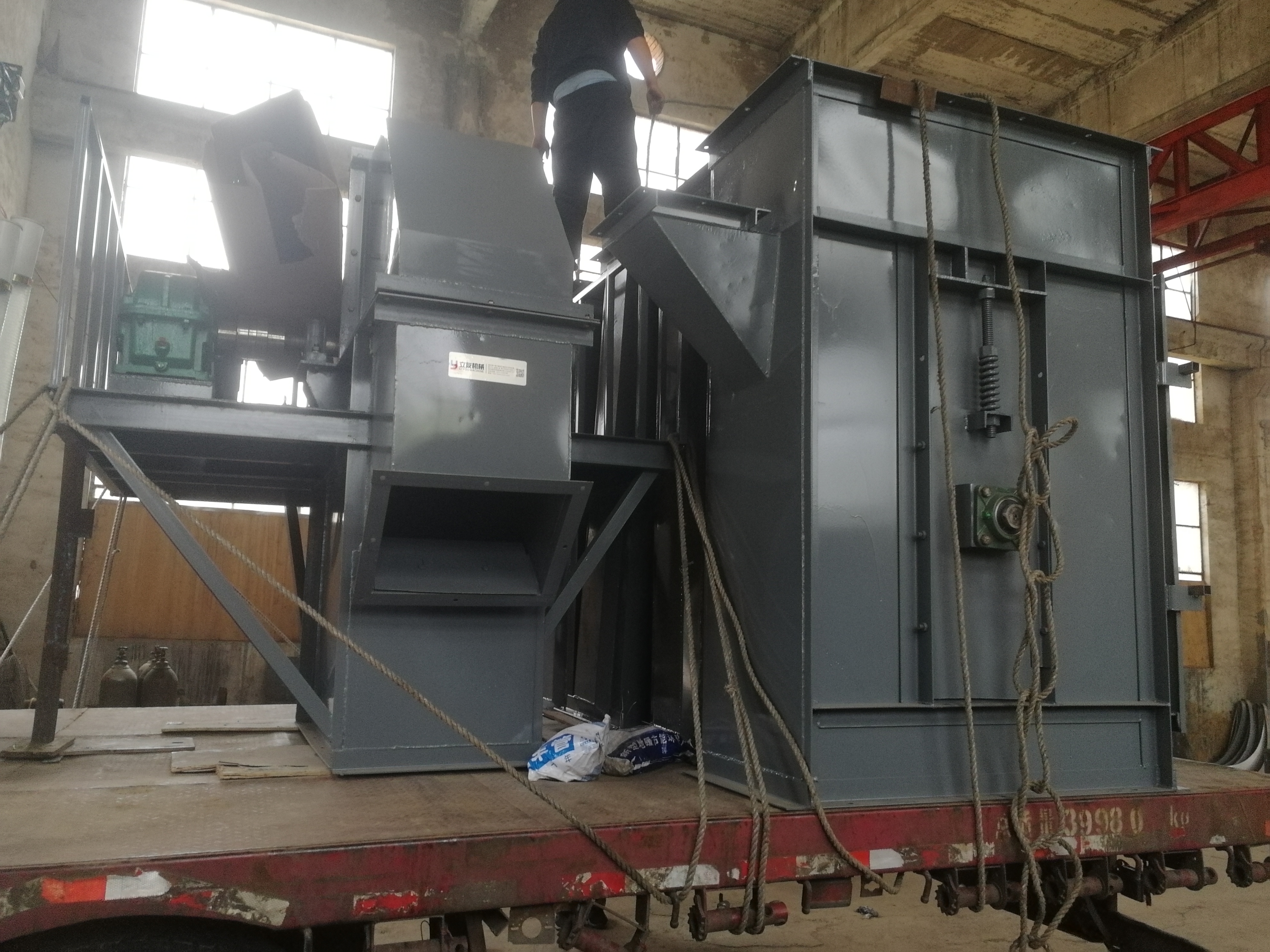 z型翻斗提升機(jī)相比其他提升機(jī)的優(yōu)勢(shì)在哪里？ (翻斗式提升機(jī)視頻)