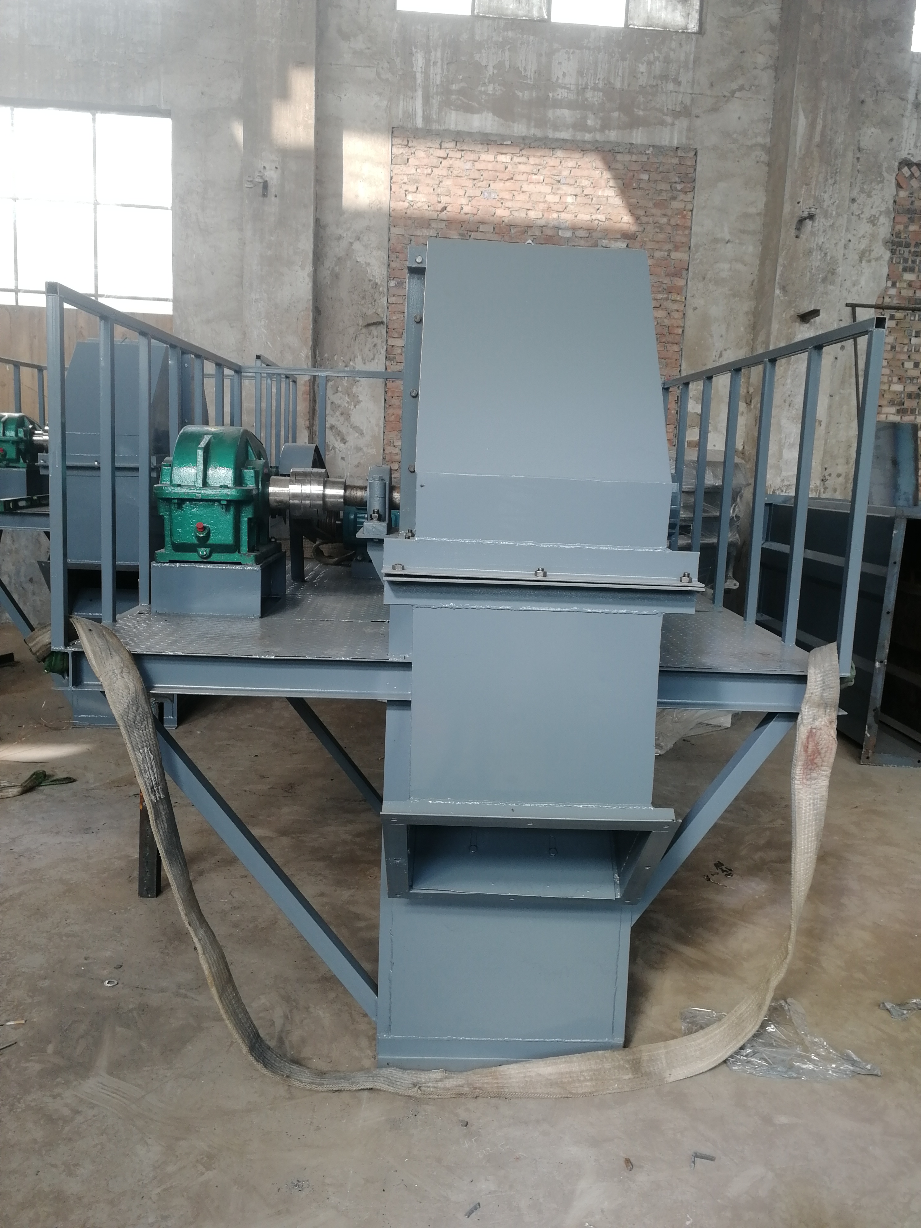 斗式提升機在水泥工業(yè)中的應(yīng)用(斗式提升機工業(yè)應(yīng)用)